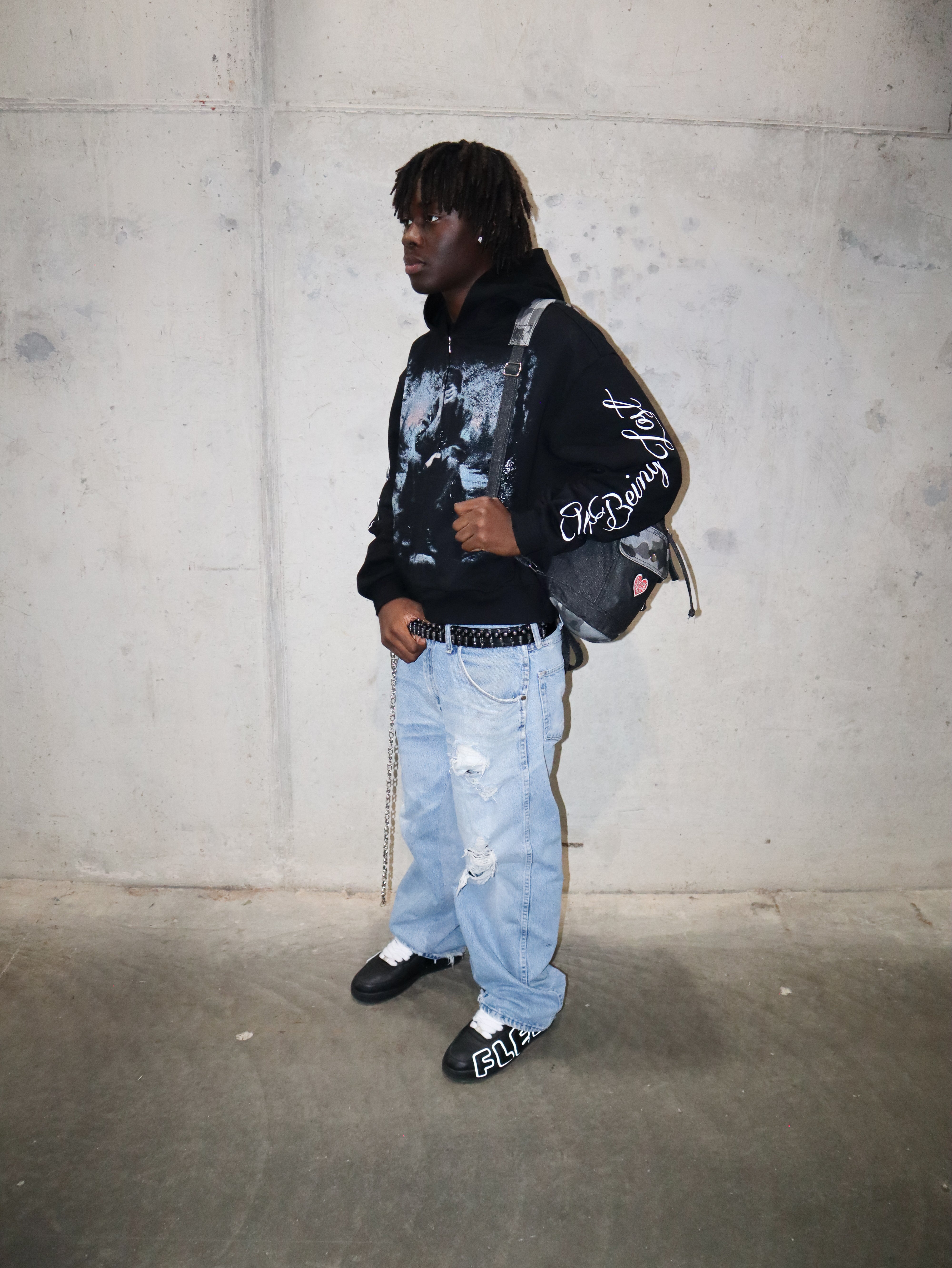 The Beauty of Being Lost Zip-up (Black)